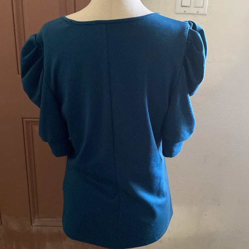 Ruffles🌬️🌫️🪽On Edges Top - Picture 8 of 17